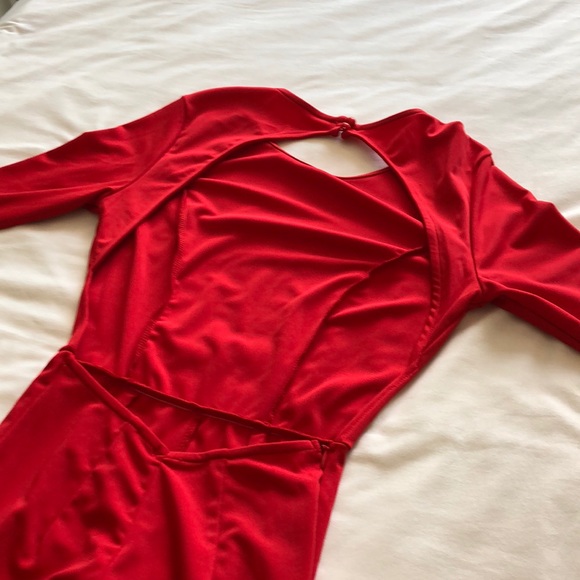 Backless red jumpsuit - Picture 3 of 3